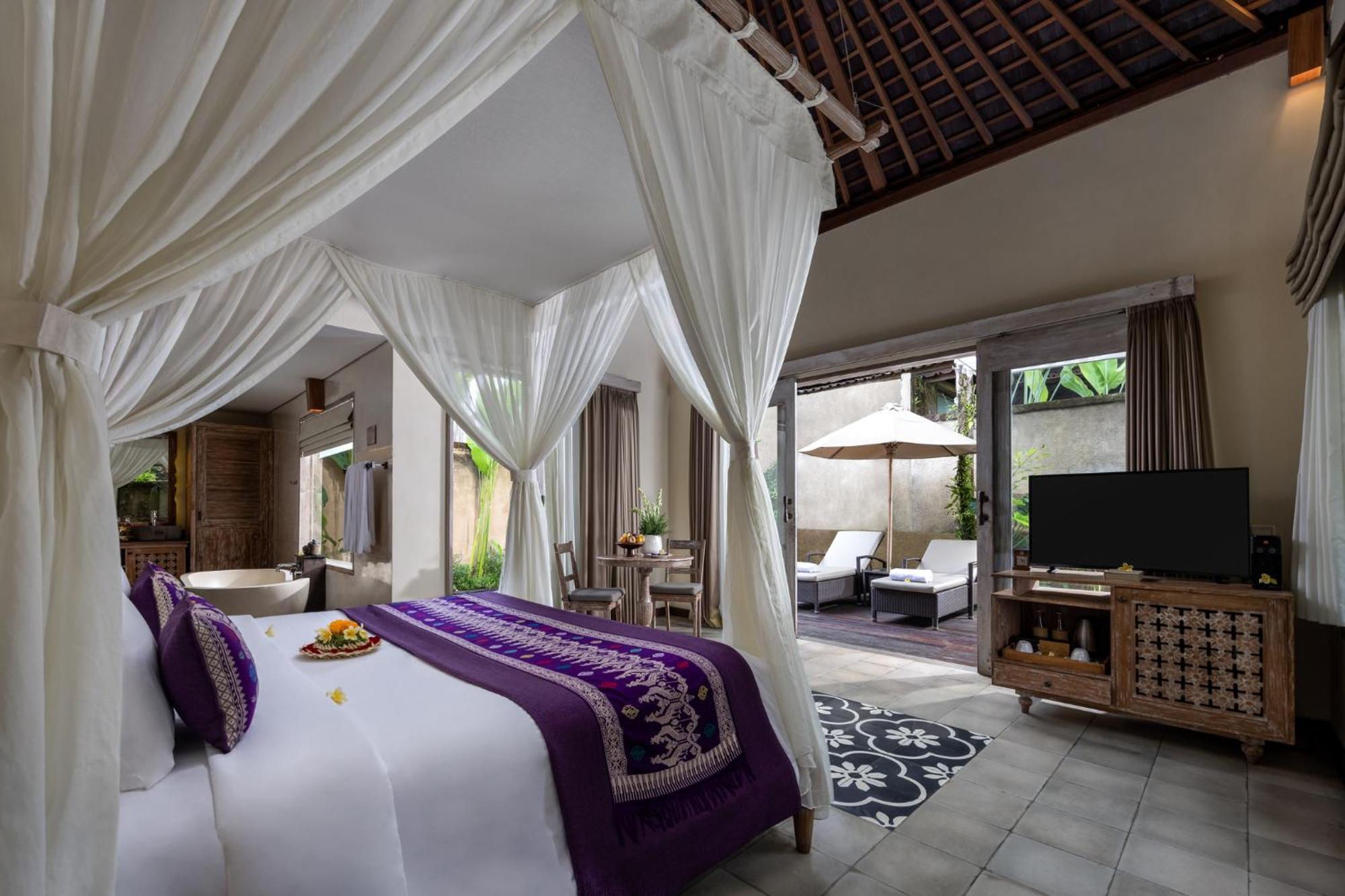 Pramana Watu Kurung Hotell Ubud Exteriör bild A bedroom at the hotel